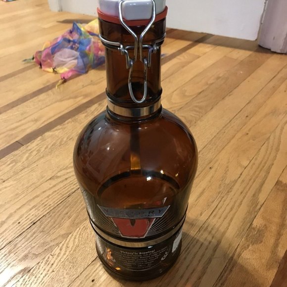 Victory Brewing Company Brown Glass Beer Insulated Growler Decanter .53 Gallon - Picture 1 of 5